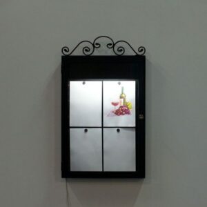 udhængsskab,menuskab,menuholder,menuskilt,menu,opslagstavle,skilte,skilt,skab,restaurant,café,smedejernsskab,plakatholder,udendørs menuskilt,butiksskilte,facade,facadeskilt,plakatramme,surrow skilte