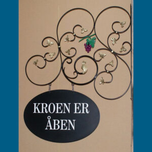 3012 Rigt dekoreret udhængsskilt