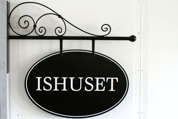 SONY DSC galgeskilt,skiltenyhed,skiltegalge,udhængsskilt,smedejernsskilt,antikskilt,romantisk skilt,nostagiskilt,smedejernsskilt,facadeskilt,butiksskilte,facade,butiksindretning,surrow skilte