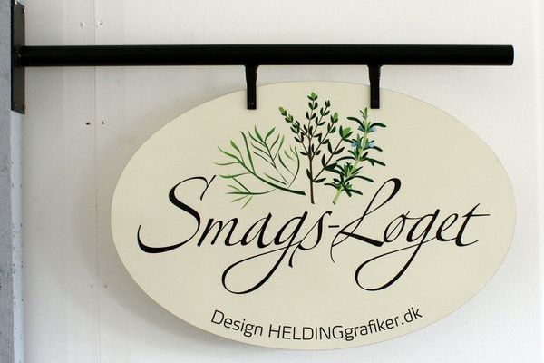 udhængsskilt,skilt,skilte,galgeskilt,skiltegalge,smedejernsskilt,kvalitetsskilt,vægskilt,facadeskilt,butiksskilte,facade