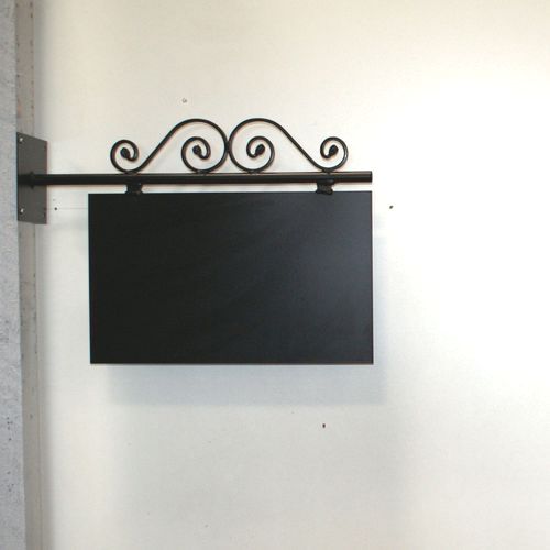 SONY DSC lavprisgalge,skilteoutlet,skilt,skilte,udhængsskilt,galgeskilt,skiltegalge,facadeskilt,butiksskilte,billigt skilt,surrow skilte