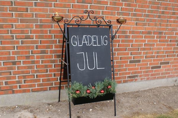 gadeskilt med fakler,juleskilt,skilt med julepynt,skiltetilbehør,gadeskilt,smedejernsskilt,juleskilt,skilt med julepynt,smedejernsskilt,Surrow skilte