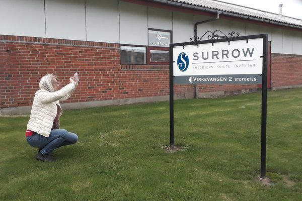 skilt,skilte,skiltefoto,smedejernsskilte,send os dit skiltefoto,Surrow Skilte,omtale på Facebook,omtale,Facebook,kendskab,markedsføring,PR