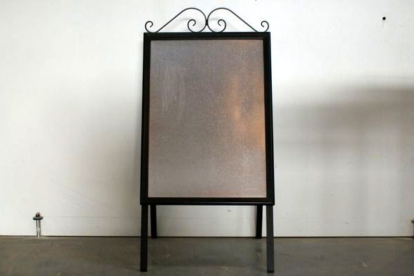 billigt skilt med krummelurer,billigt gadeskilt,billigste skilt,lavprisskilt,butiksskilte,skilt,skilte,Surrow Skilte