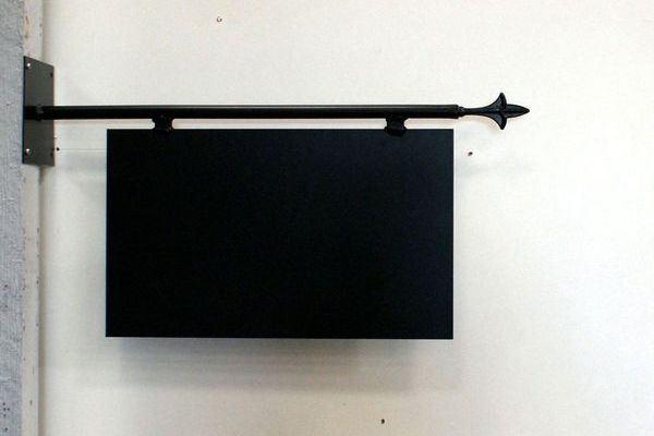 lavprisgalge,billigt galgeskilt,galgeskilt,udhængsskilt,billigt udhængsskilt,smedejernsskilte,Surrow Skilte,surrow,skilt,skilte,outlet,billigste skilt