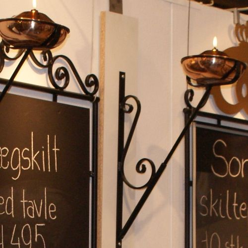 SONY DSC vægfakkel,kobber olielampe,udendørs olielampe,fakkel,smedejernsfakkel,smedejernsfakkel,Surrow Skilte,butiksindretning,eksteriør,blikfang