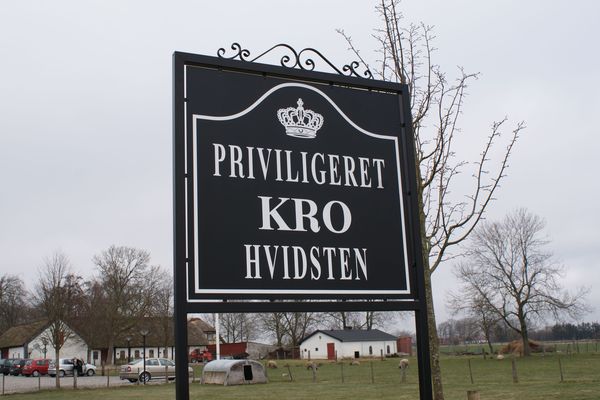 nedstøbningsskilt,vejviser,informationsskilt,specialskilte,skilt,skilte,vejskilt,logoskilt,smedejernsskilte,Surrow Skilte