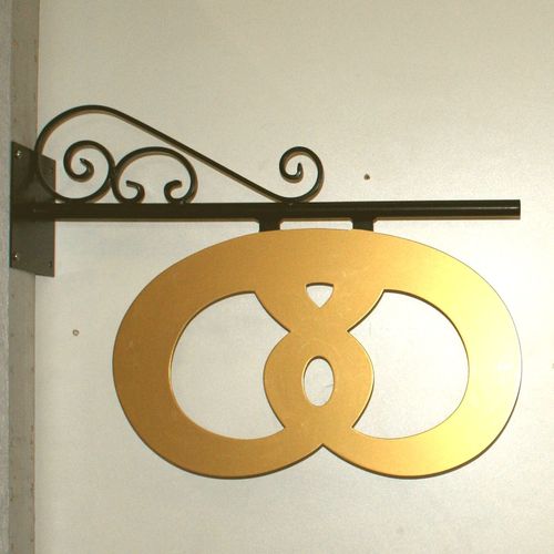 SONY DSC bagerskilt,galgeskilt,udhængsskilt,bagerkringle,guldkringle,bager,bagerbutik,skilt,skilte,Surrow Skilte