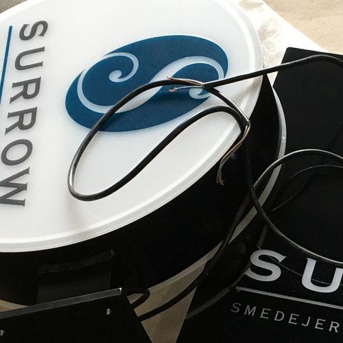 lysskilt, LED lysskilt, skilt med lys, Surrow Skilte