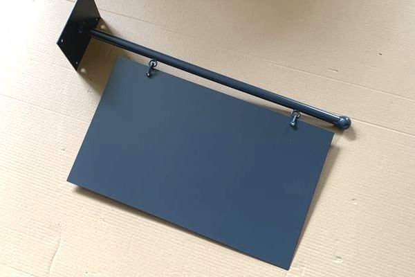 skilt,skilte,udhængsskilt,galgeskilt,vægskilt,Surrow Skilte